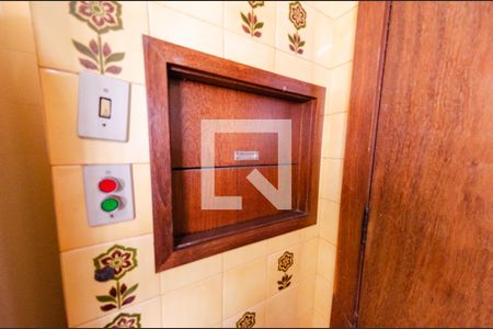 Casa à venda com 595m², 6 quartos e 4 vagas Casa à venda com 595m², 6 quartos e 4 vagasCozinha - Porta-carga