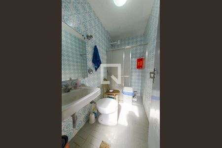 Casa à venda com 595m², 6 quartos e 4 vagas Casa à venda com 595m², 6 quartos e 4 vagasBanheiro de serviço