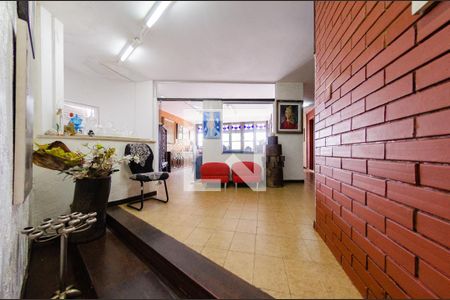 Casa à venda com 595m², 6 quartos e 4 vagas Casa à venda com 595m², 6 quartos e 4 vagasHall