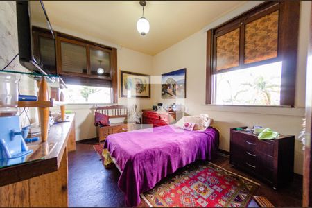 Casa à venda com 595m², 6 quartos e 4 vagas Casa à venda com 595m², 6 quartos e 4 vagasQuarto 4