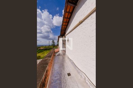 Casa à venda com 595m², 6 quartos e 4 vagas Casa à venda com 595m², 6 quartos e 4 vagasVaranda