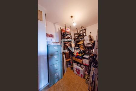 Casa à venda com 595m², 6 quartos e 4 vagas Casa à venda com 595m², 6 quartos e 4 vagasQuarto de serviço