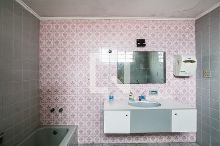 Casa à venda com 340m², 4 quartos e 8 vagas Casa à venda com 340m², 4 quartos e 8 vagasBanheiro da Suíte
