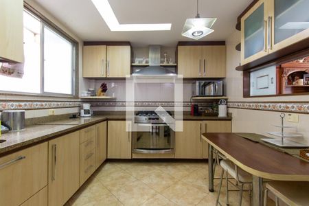 Apartamento para alugar com 320m², 3 quartos e 3 vagas Apartamento para alugar com 320m², 3 quartos e 3 vagasCozinha 2º Andar