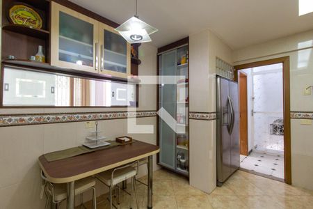 Apartamento para alugar com 320m², 3 quartos e 3 vagas Apartamento para alugar com 320m², 3 quartos e 3 vagasCozinha 2º Andar