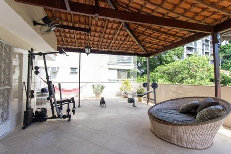 Apartamento para alugar com 320m², 3 quartos e 3 vagas Apartamento para alugar com 320m², 3 quartos e 3 vagasTerraço