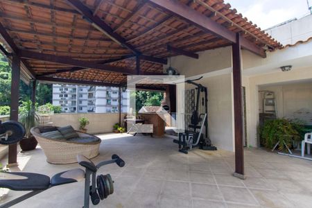 Apartamento para alugar com 320m², 3 quartos e 3 vagas Apartamento para alugar com 320m², 3 quartos e 3 vagasTerraço