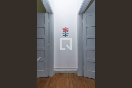 Escada - Acesso Quartos de casa para alugar com 2 quartos, 60m² em Lapa, São Paulo