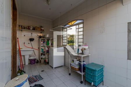 Casa à venda com 300m², 3 quartos e 6 vagas Casa à venda com 300m², 3 quartos e 6 vagasÁrea de Serviço