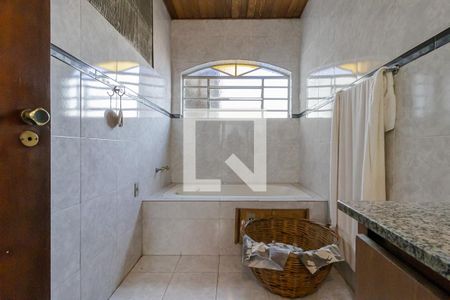 Casa à venda com 300m², 3 quartos e 6 vagas Casa à venda com 300m², 3 quartos e 6 vagasBanheiro da Suíte