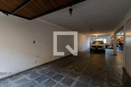 Casa à venda com 300m², 3 quartos e 6 vagas Casa à venda com 300m², 3 quartos e 6 vagasGaragem