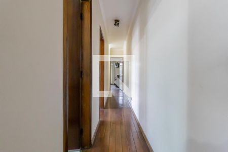 Casa à venda com 300m², 3 quartos e 6 vagas Casa à venda com 300m², 3 quartos e 6 vagasCorredor