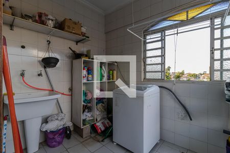 Casa à venda com 300m², 3 quartos e 6 vagas Casa à venda com 300m², 3 quartos e 6 vagasÁrea de Serviço