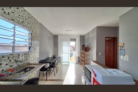 Sala de casa para alugar com 2 quartos, 67m² em Maracanã, Praia Grande