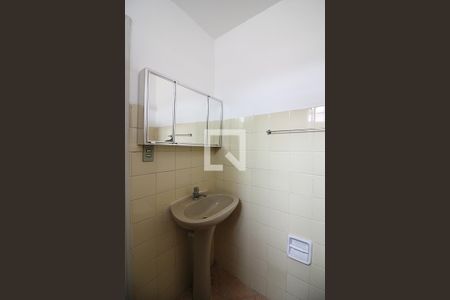 Casa à venda com 219m², 4 quartos e 3 vagasBanheiro Social Casa 2