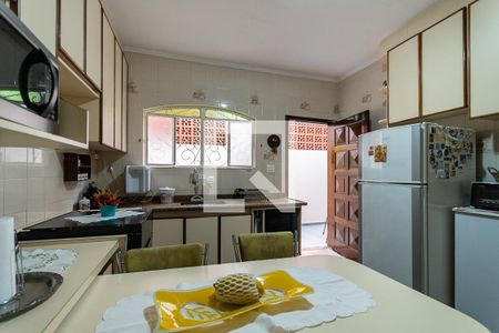 Casa à venda com 150m², 3 quartos e 2 vagas Casa à venda com 150m², 3 quartos e 2 vagasCozinha