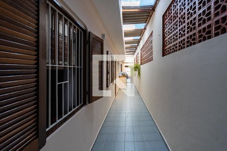 Casa à venda com 150m², 3 quartos e 2 vagas Casa à venda com 150m², 3 quartos e 2 vagasCorredor externo