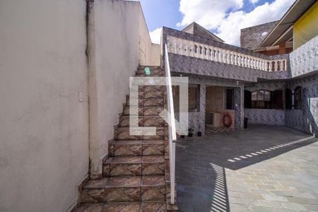 Casa à venda com 248m², 3 quartos e 2 vagasEscada