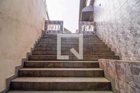 Casa à venda com 248m², 3 quartos e 2 vagasEscada