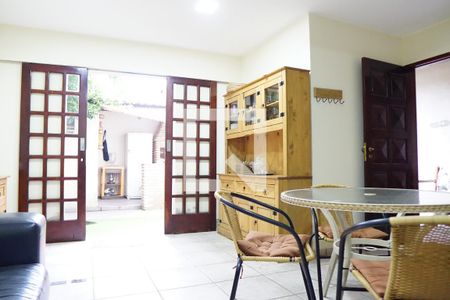 Casa à venda com 444m², 4 quartos e 6 vagasSala para descanso