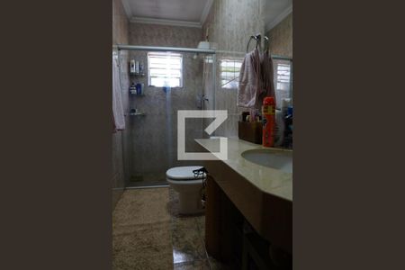Casa à venda com 444m², 4 quartos e 6 vagasBanheiro Quarto 1 - suíte