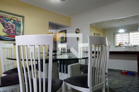 Casa à venda com 444m², 4 quartos e 6 vagasSala