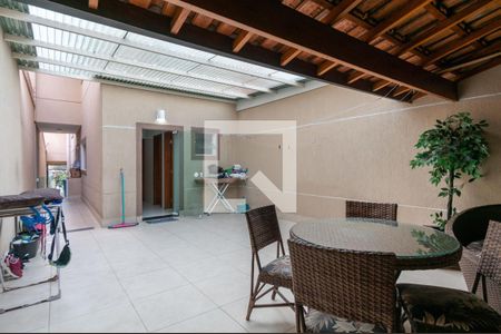 Casa à venda com 220m², 3 quartos e 4 vagas Casa à venda com 220m², 3 quartos e 4 vagasQuintal