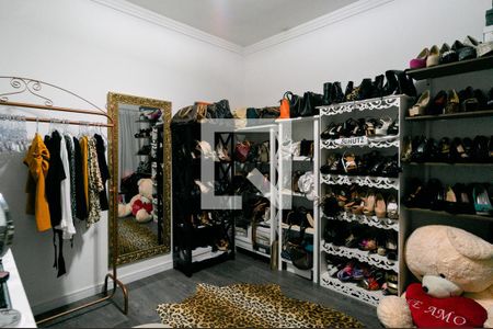 Casa à venda com 220m², 3 quartos e 4 vagas Casa à venda com 220m², 3 quartos e 4 vagasCloset