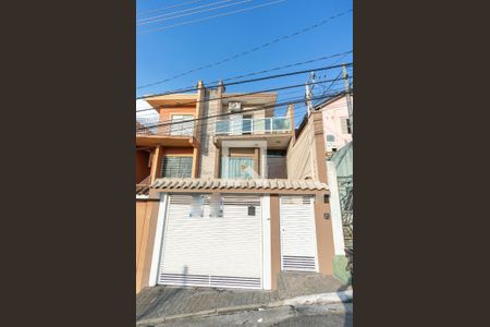 Casa à venda com 220m², 3 quartos e 4 vagas Casa à venda com 220m², 3 quartos e 4 vagasFachada