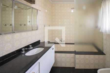 Casa à venda com 365m², 3 quartos e 3 vagasBanheiro da Suíte