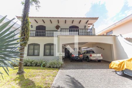 Casa à venda com 280m², 4 quartos e 4 vagas Casa à venda com 280m², 4 quartos e 4 vagasGaragem