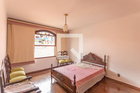 Casa à venda com 280m², 4 quartos e 4 vagas Casa à venda com 280m², 4 quartos e 4 vagasQuarto 1