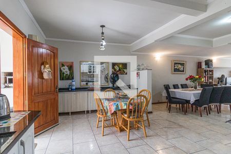 Casa à venda com 205m², 3 quartos e 3 vagas Casa à venda com 205m², 3 quartos e 3 vagasCozinha