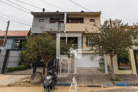 Casa à venda com 205m², 3 quartos e 3 vagas Casa à venda com 205m², 3 quartos e 3 vagasFachada