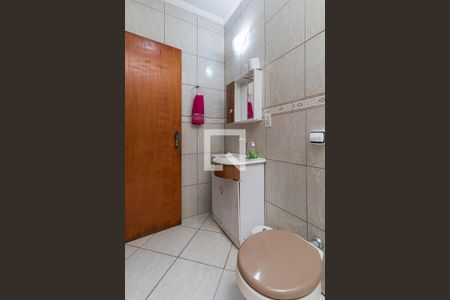 Casa à venda com 205m², 3 quartos e 3 vagas Casa à venda com 205m², 3 quartos e 3 vagasBanheiro Social