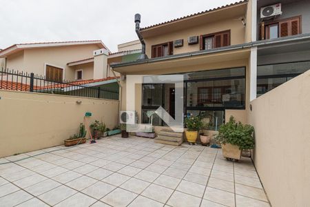 Casa à venda com 205m², 3 quartos e 3 vagas Casa à venda com 205m², 3 quartos e 3 vagasQuintal