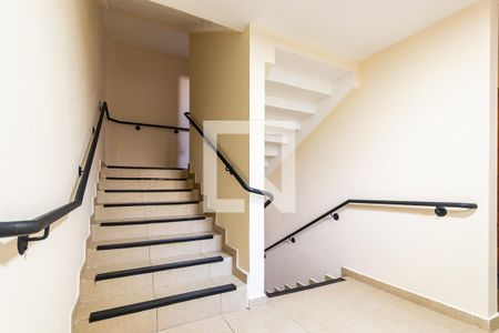 Apartamento à venda com 54m², 2 quartos e 1 vaga Apartamento à venda com 54m², 2 quartos e 1 vagaEscada de acesso