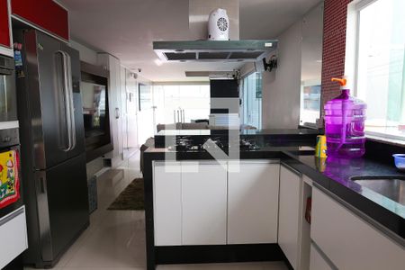 Casa à venda com 250m², 5 quartos e 2 vagas Casa à venda com 250m², 5 quartos e 2 vagasCozinha