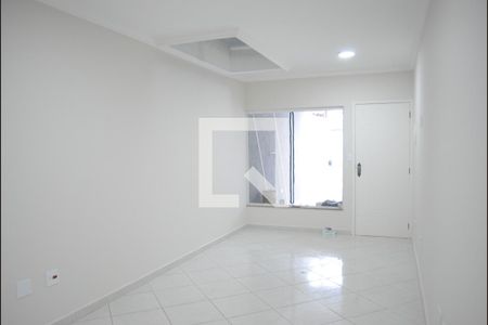 Casa à venda com 120m², 3 quartos e 2 vagasSala