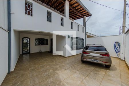 Casa à venda com 222m², 3 quartos e 3 vagasFachada