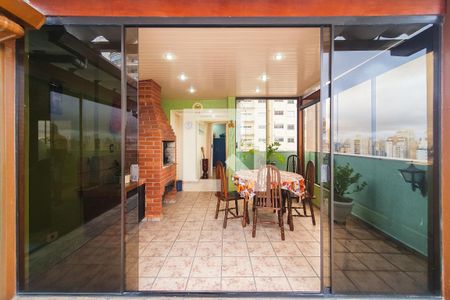 Apartamento à venda com 190m², 4 quartos e 3 vagasChurrasqueira