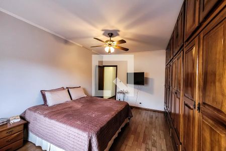 Casa à venda com 237m², 4 quartos e 2 vagas Casa à venda com 237m², 4 quartos e 2 vagasSuíte