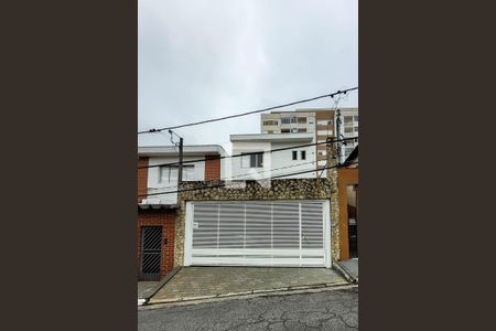 Casa à venda com 237m², 4 quartos e 2 vagas Casa à venda com 237m², 4 quartos e 2 vagasFachada