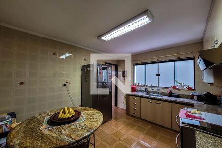 Casa à venda com 237m², 4 quartos e 2 vagas Casa à venda com 237m², 4 quartos e 2 vagasCozinha