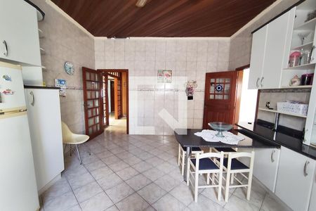 Casa à venda com 141m², 2 quartos e 2 vagas Casa à venda com 141m², 2 quartos e 2 vagasCozinha