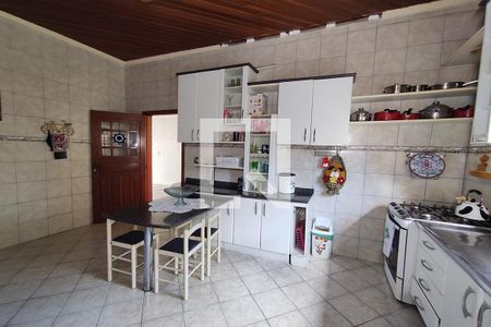 Casa à venda com 141m², 2 quartos e 2 vagas Casa à venda com 141m², 2 quartos e 2 vagasCozinha