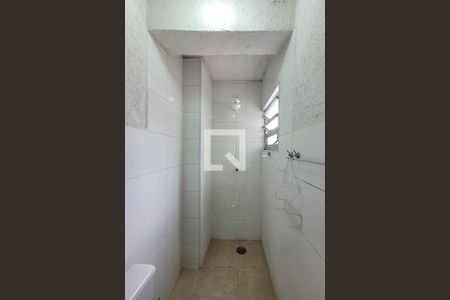 Banheiro de kitnet/studio para alugar com 1 quarto, 28m² em Aclimação, São Paulo
