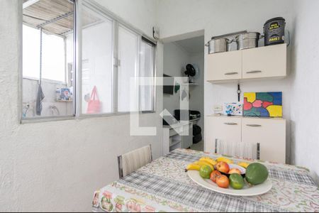 Sala e Cozinha de casa para alugar com 2 quartos, 40m² em Jardim Santo Elias, São Paulo