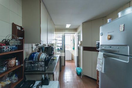 Apartamento à venda com 120m², 4 quartos e 2 vagas Apartamento à venda com 120m², 4 quartos e 2 vagasCozinha e Área de Serviço