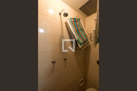 Apartamento à venda com 120m², 4 quartos e 2 vagas Apartamento à venda com 120m², 4 quartos e 2 vagasBanheiro de Serviço